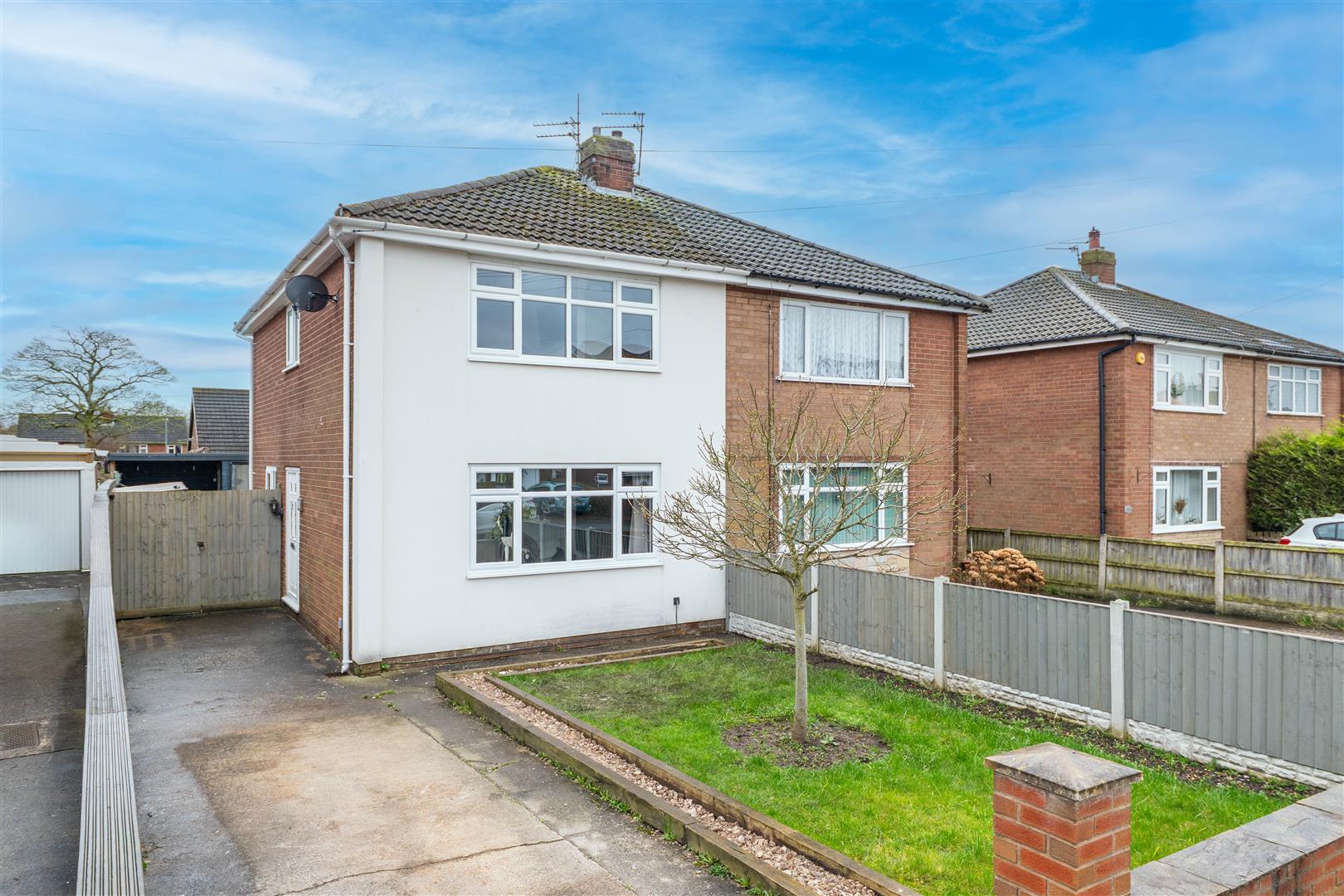 3 bed property in Poplar Avenue, Chorley